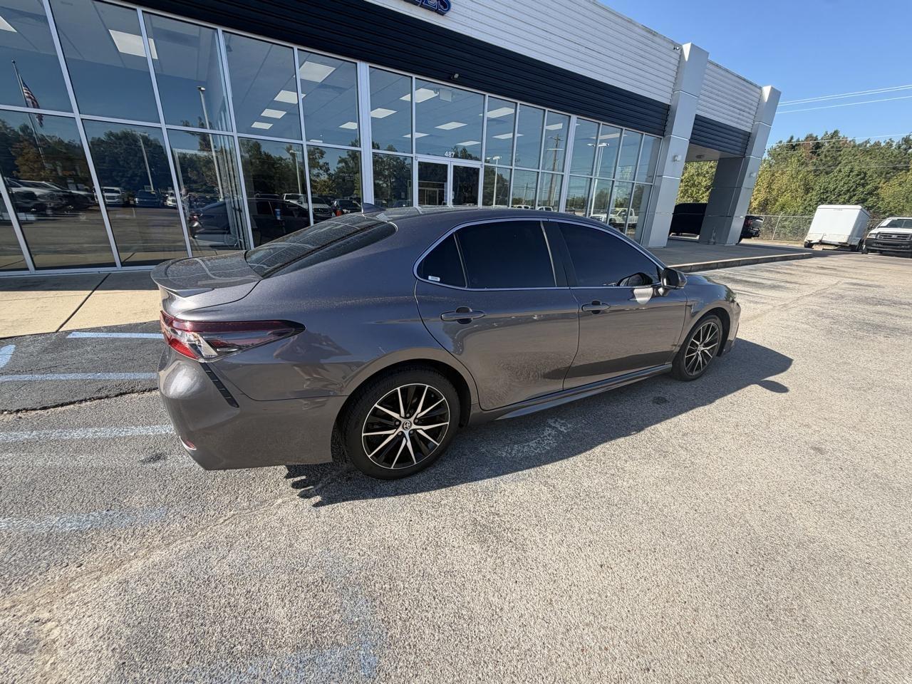 Toyota Camry Hybrid SE Nightshade CVT (Natl) 2023