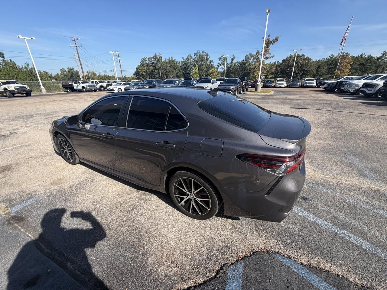 Toyota Camry Hybrid SE Nightshade CVT (Natl) 2023