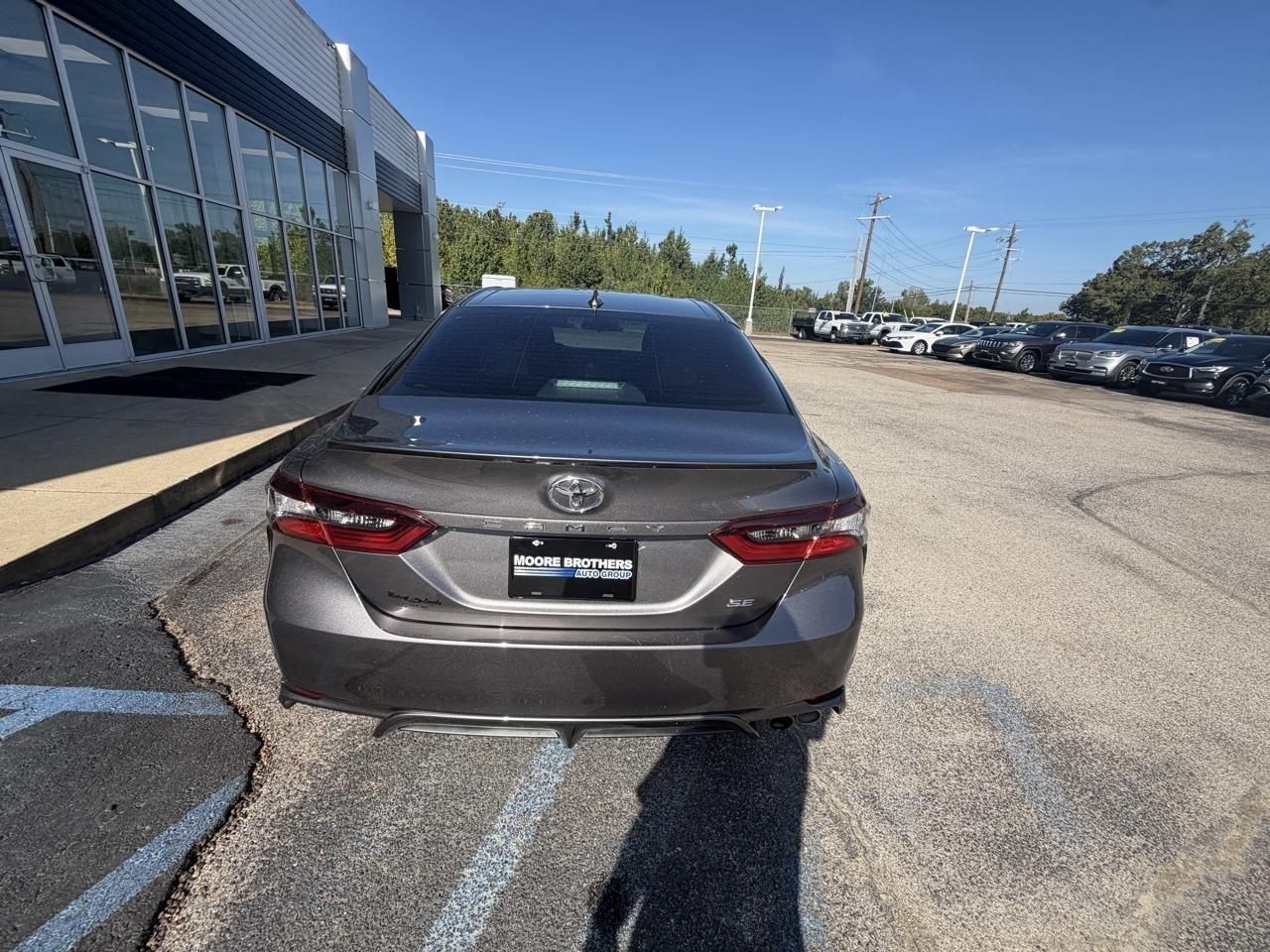 Toyota Camry Hybrid SE Nightshade CVT (Natl) 2023