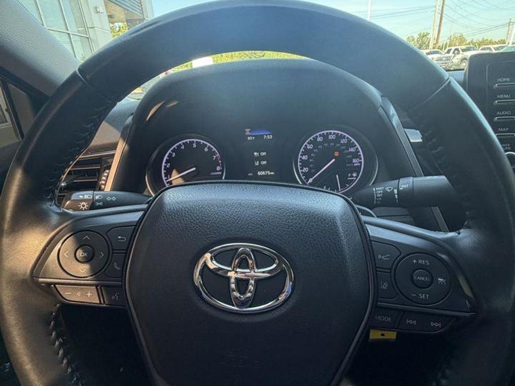 Toyota Camry Hybrid SE Nightshade CVT (Natl) 2023