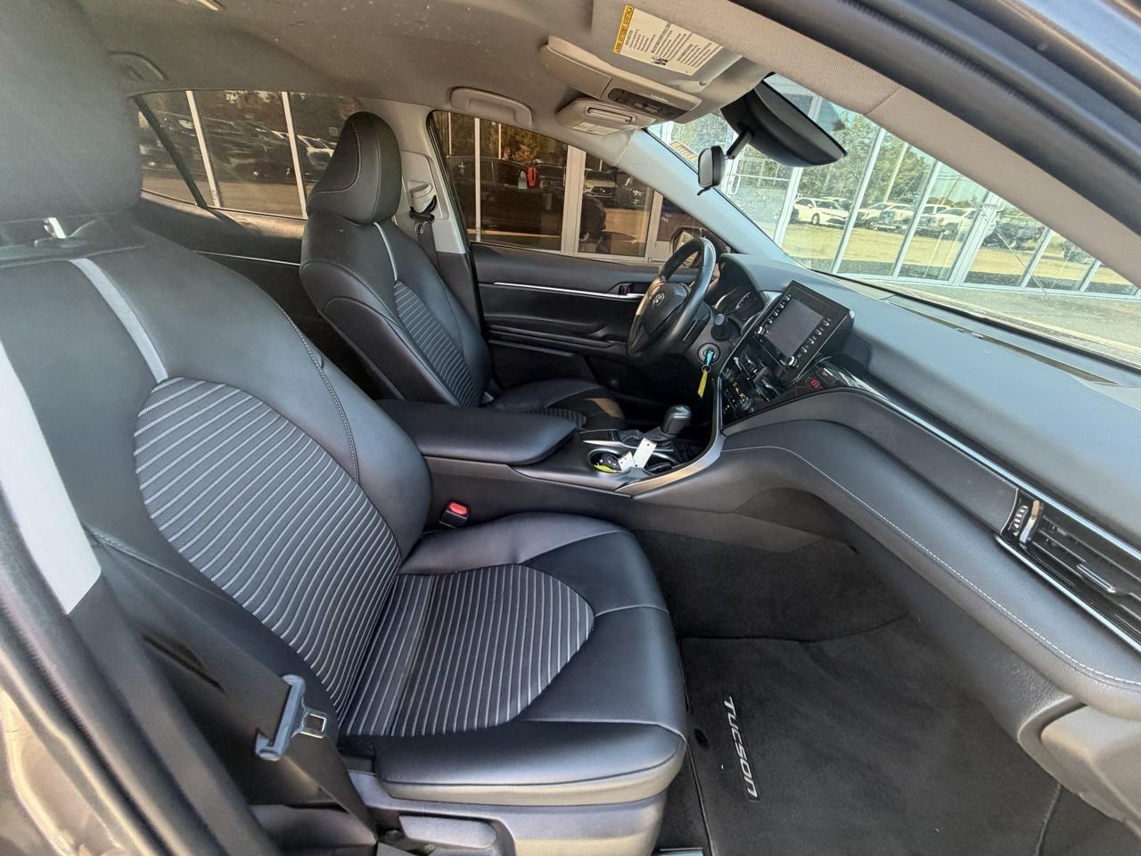 Toyota Camry Hybrid SE Nightshade CVT (Natl) 2023