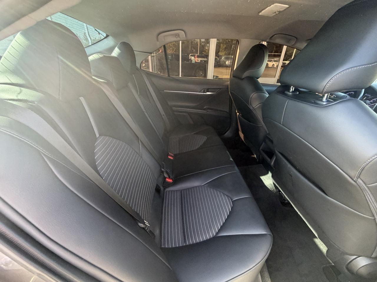Toyota Camry Hybrid SE Nightshade CVT (Natl) 2023