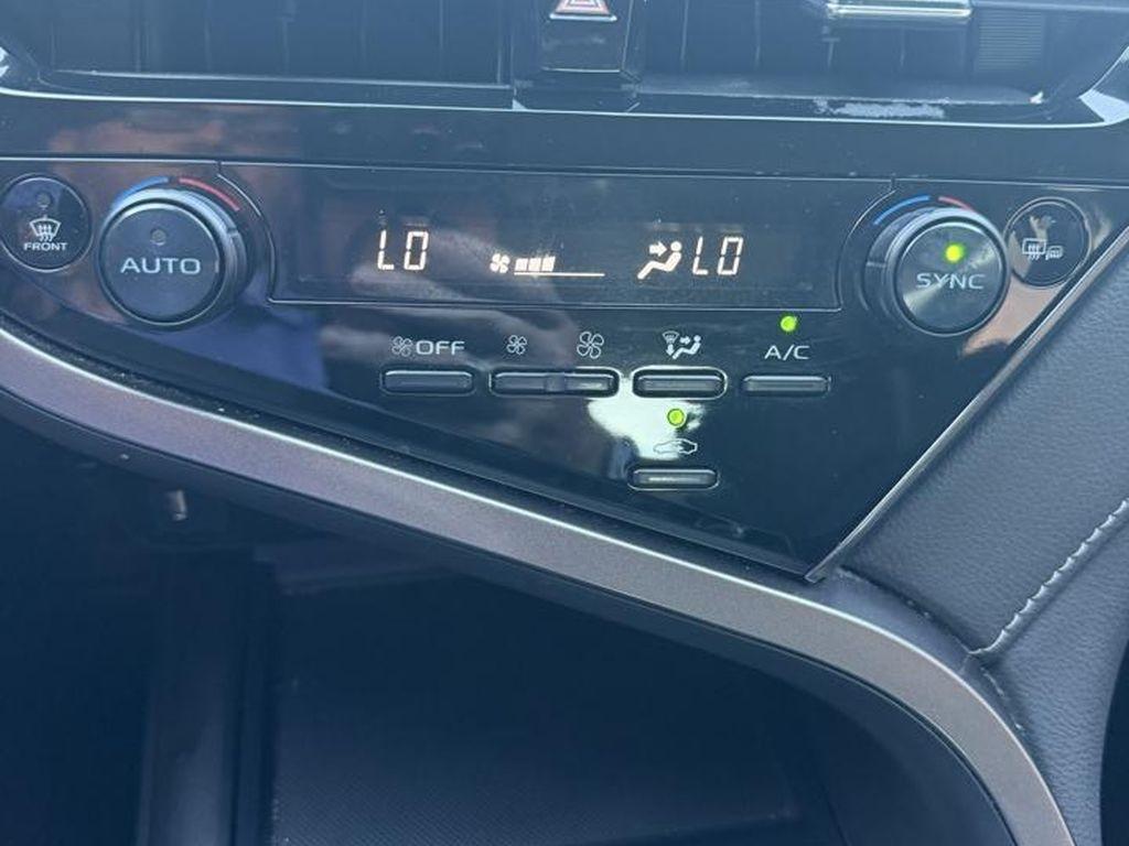 Toyota Camry Hybrid SE Nightshade CVT (Natl) 2023