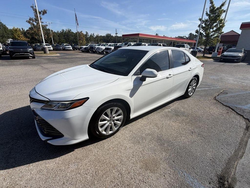 Toyota Camry LE Auto (Natl) 2020