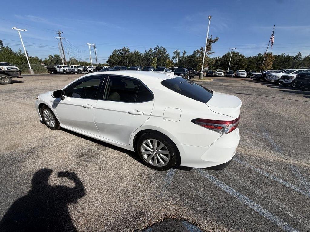 Toyota Camry LE Auto (Natl) 2020