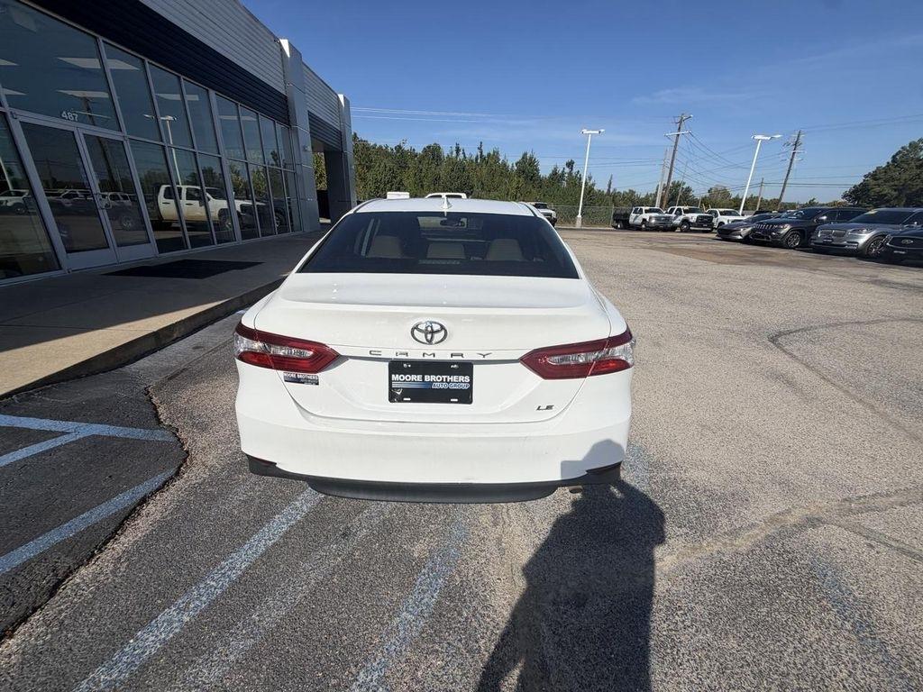 Toyota Camry LE Auto (Natl) 2020