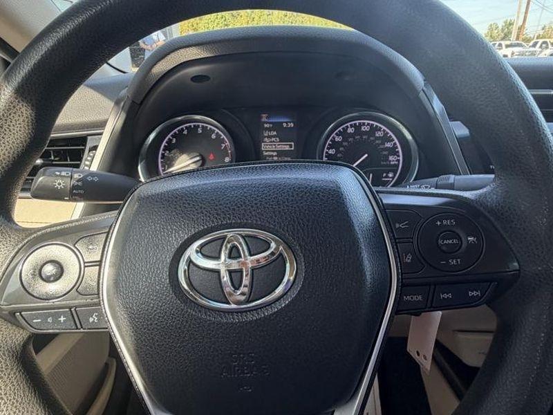 Toyota Camry LE Auto (Natl) 2020