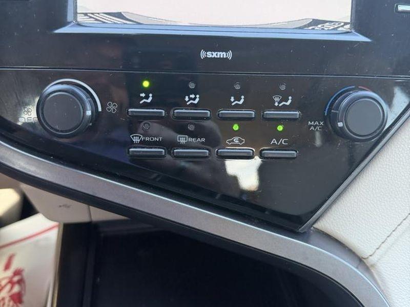 Toyota Camry LE Auto (Natl) 2020