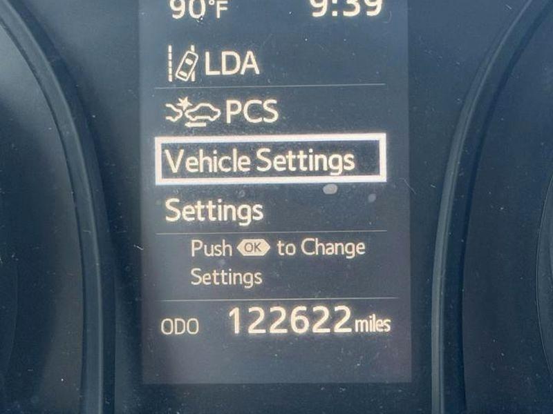 Toyota Camry LE Auto (Natl) 2020