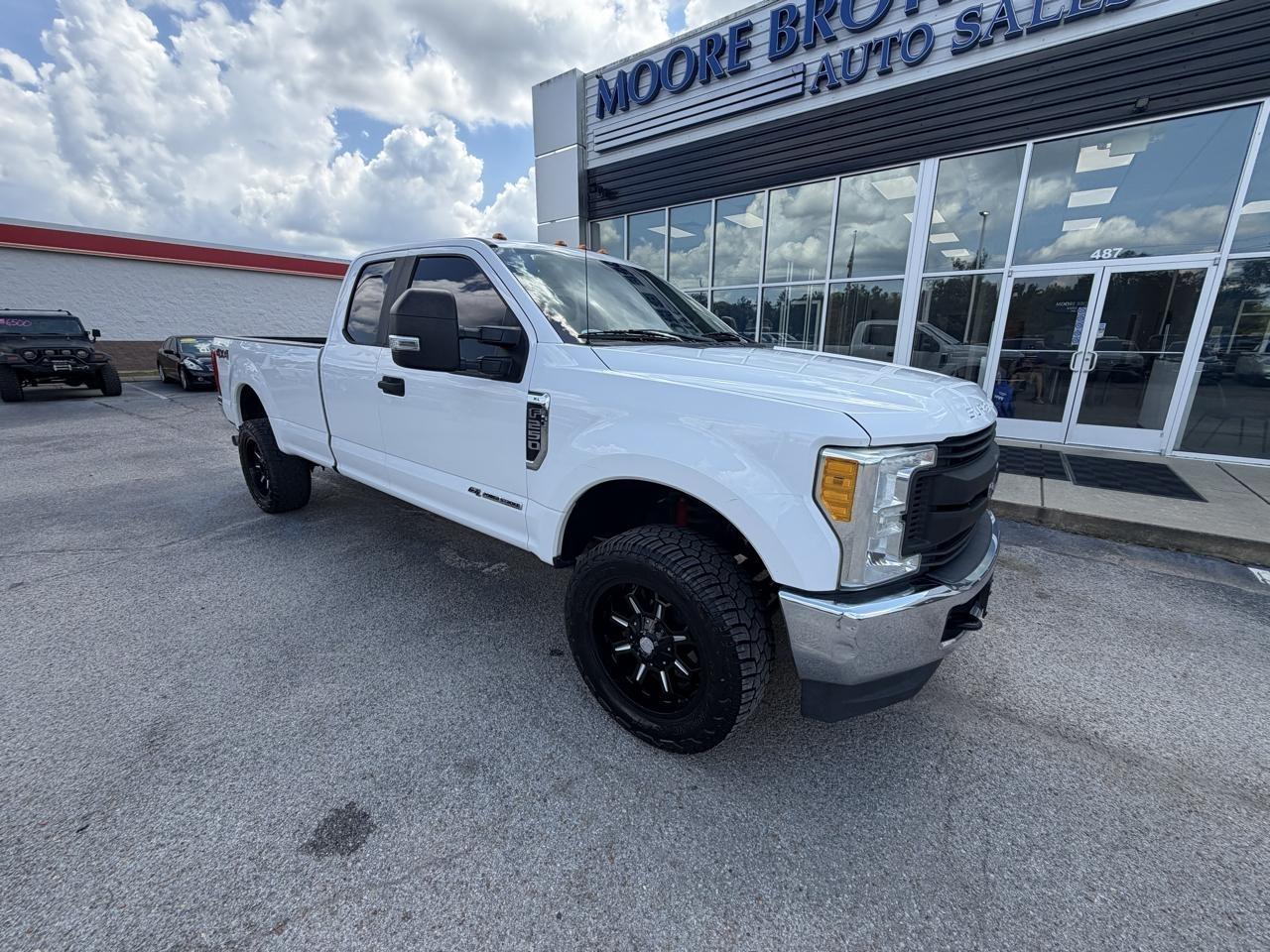 Ford Super Duty F-250 SRW XL 4WD SuperCab 8' Box 2017