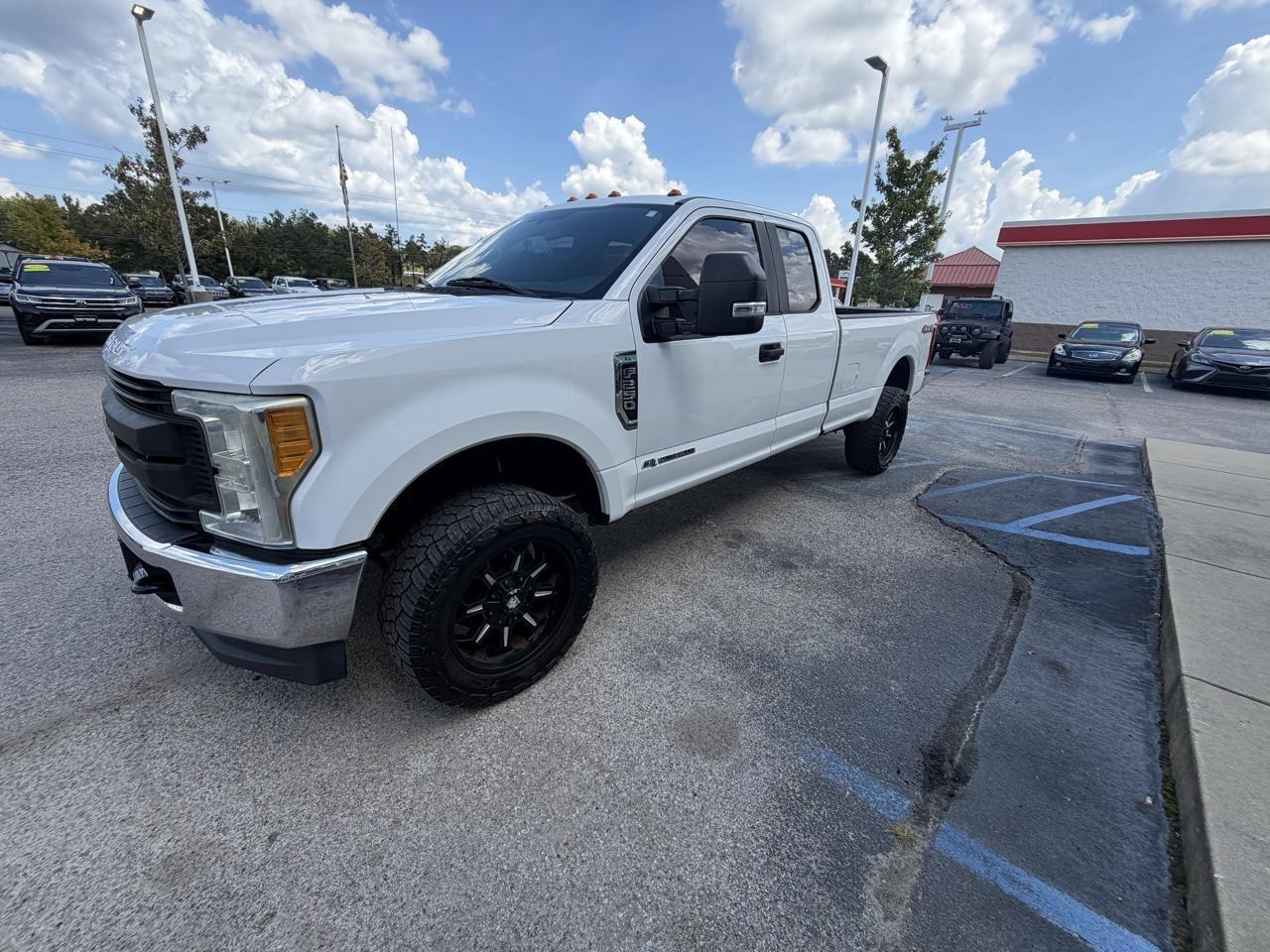 Ford Super Duty F-250 SRW XL 4WD SuperCab 8' Box 2017