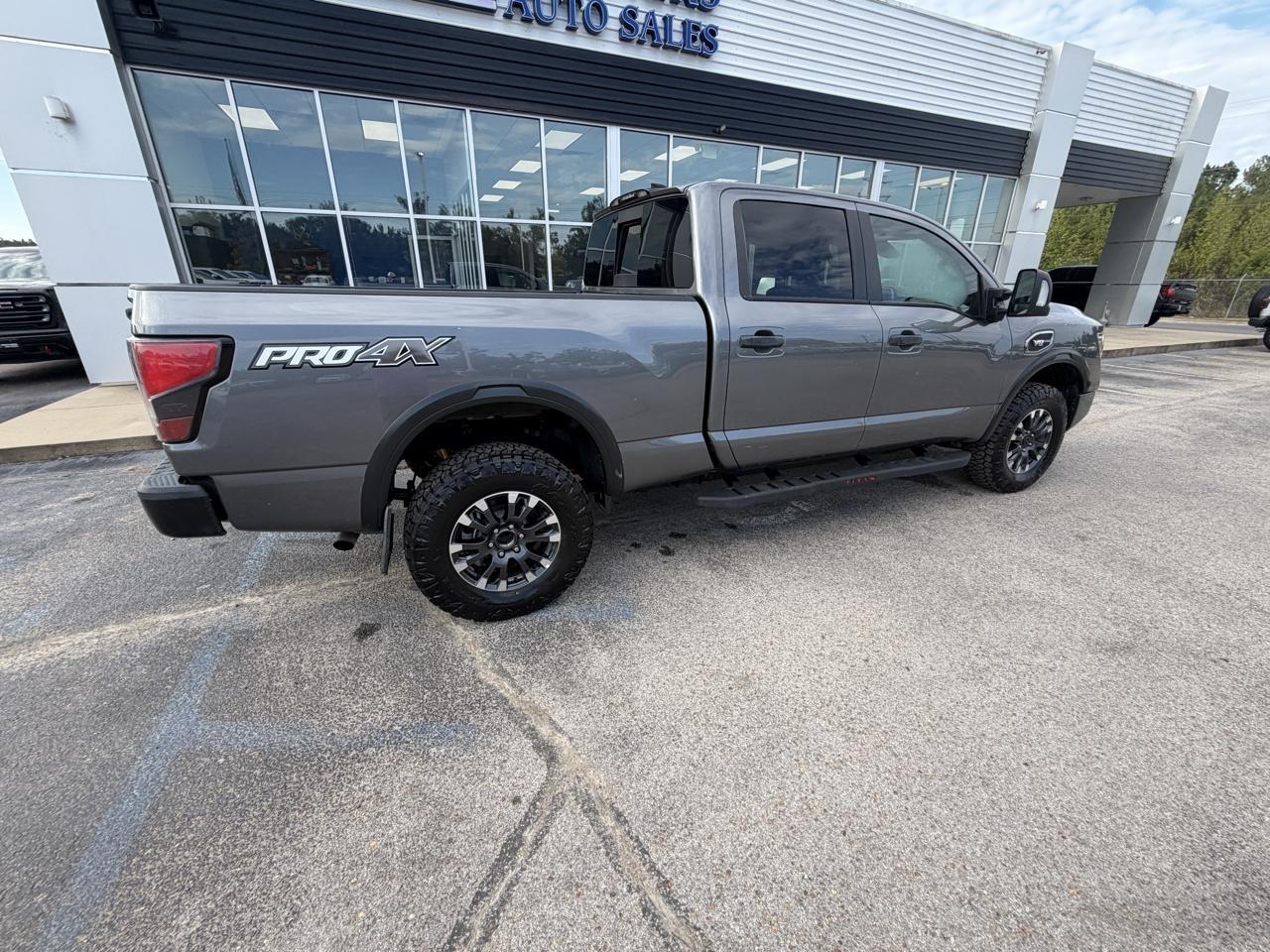 Nissan Titan XD 4x4 Crew Cab PRO-4X 2023