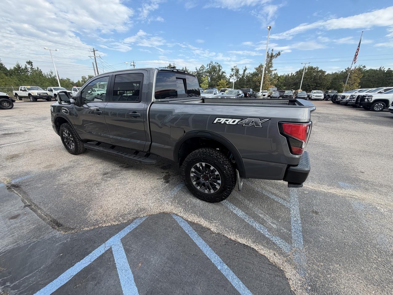 Nissan Titan XD 4x4 Crew Cab PRO-4X 2023