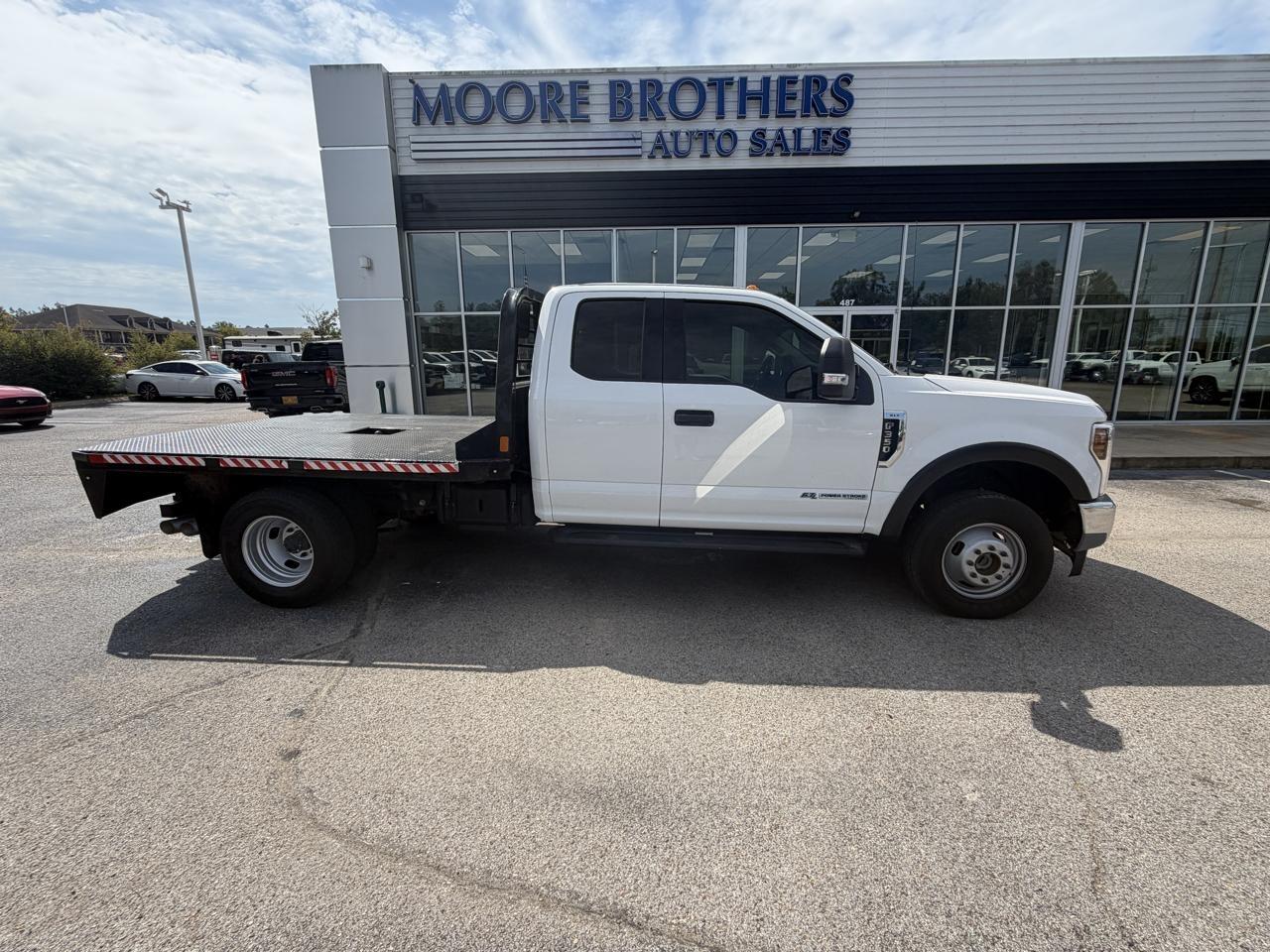 Ford Super Duty F-350 DRW Lariat 4WD SuperCab 168" WB 60" CA 2019