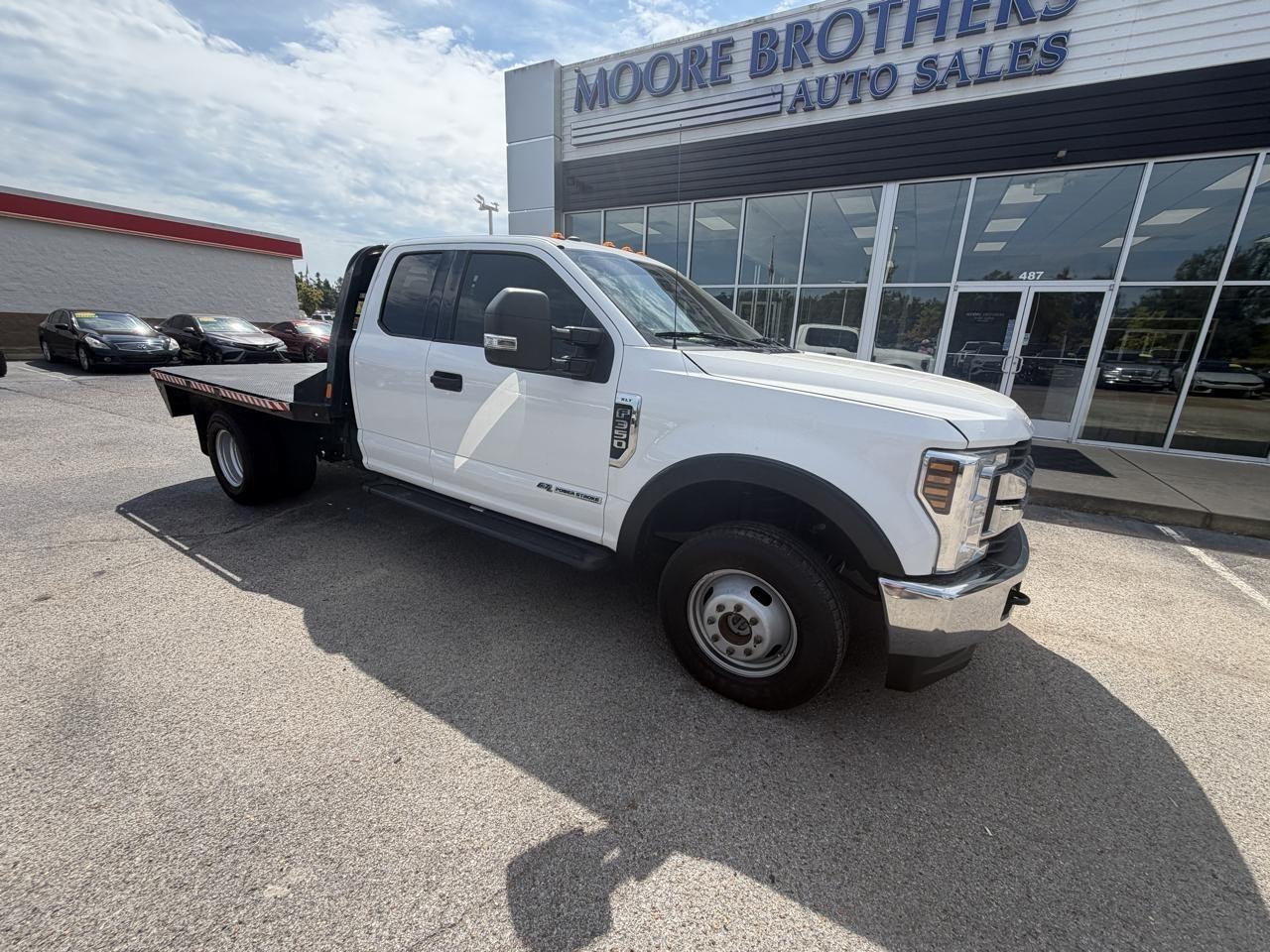 Ford Super Duty F-350 DRW Lariat 4WD SuperCab 168" WB 60" CA 2019