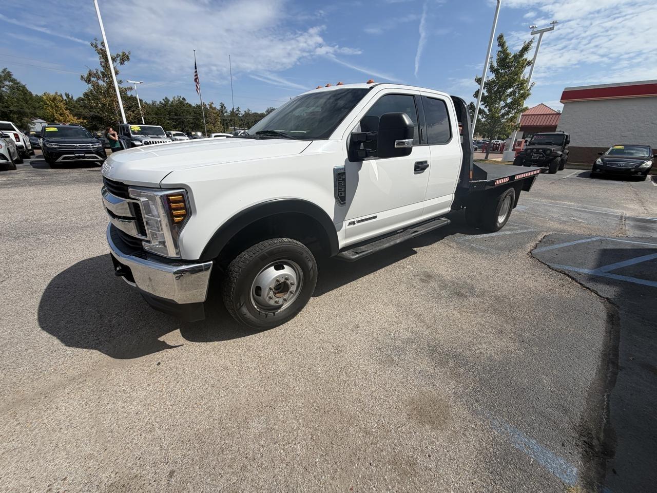 Ford Super Duty F-350 DRW Lariat 4WD SuperCab 168" WB 60" CA 2019