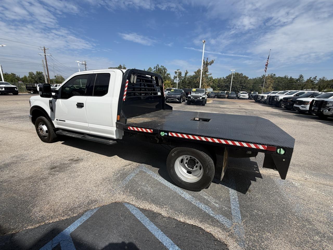 Ford Super Duty F-350 DRW Lariat 4WD SuperCab 168" WB 60" CA 2019