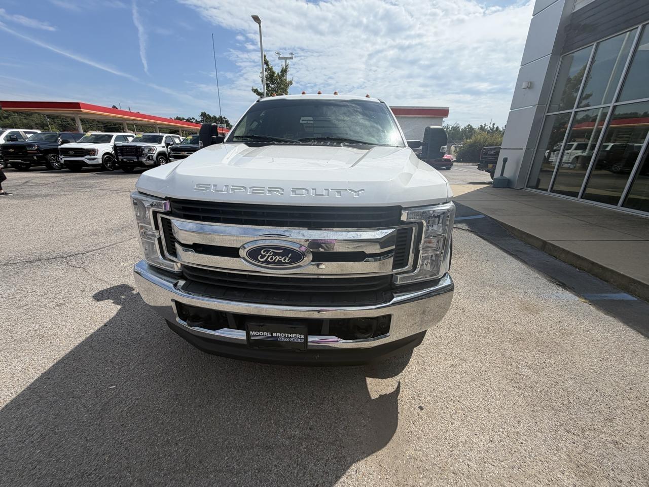 Ford Super Duty F-350 DRW Lariat 4WD SuperCab 168" WB 60" CA 2019