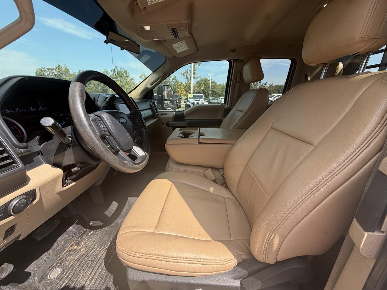 Ford Super Duty F-350 DRW Lariat 4WD SuperCab 168" WB 60" CA 2019