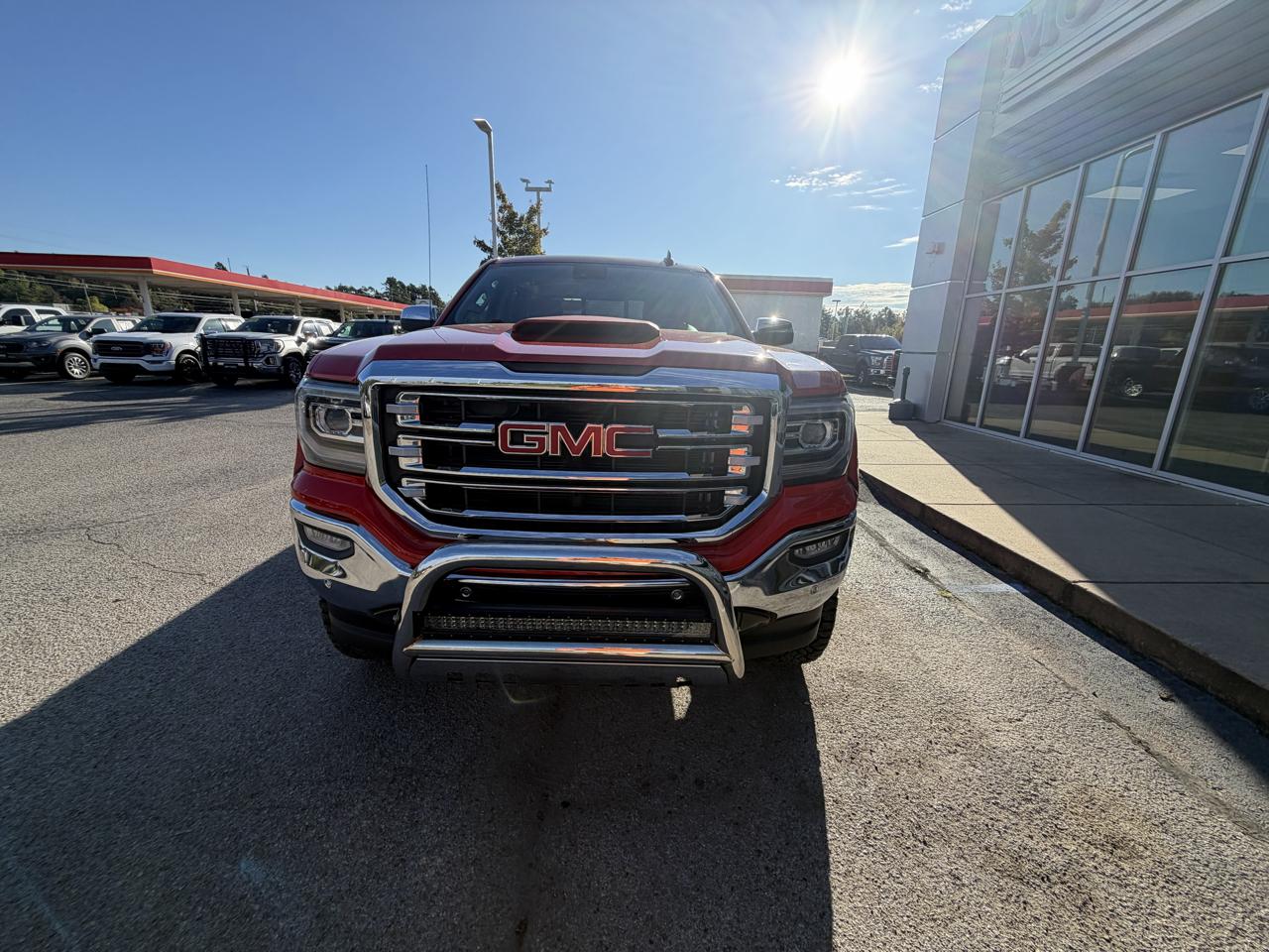 GMC Sierra 1500 4WD Crew Cab 143.5" SLT 2018