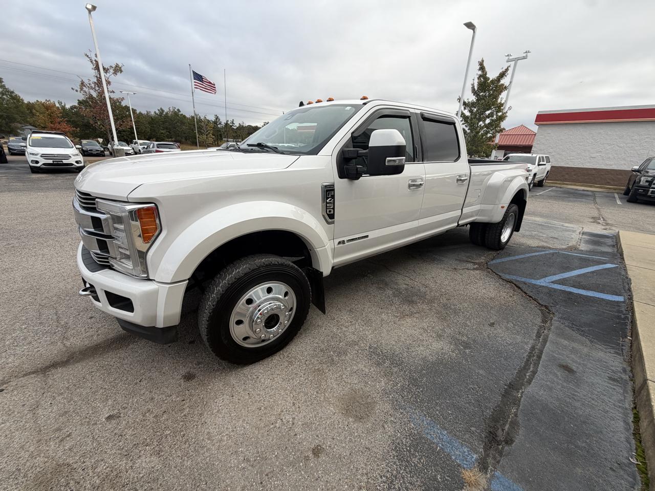 Ford Super Duty F-450 DRW Limited 4WD Crew Cab 8' Box 2019