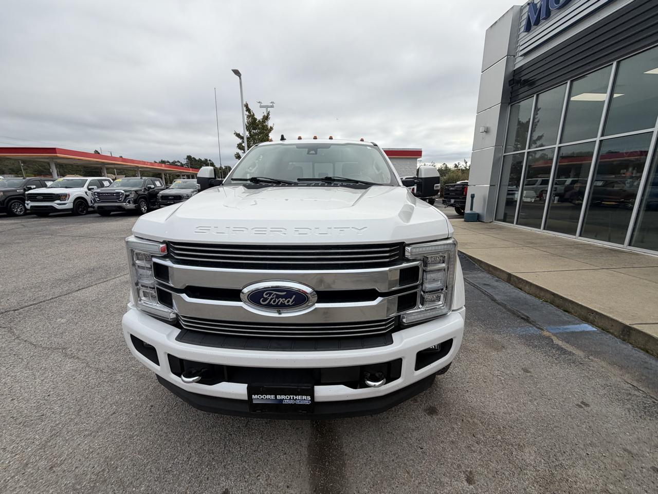 Ford Super Duty F-450 DRW Limited 4WD Crew Cab 8' Box 2019