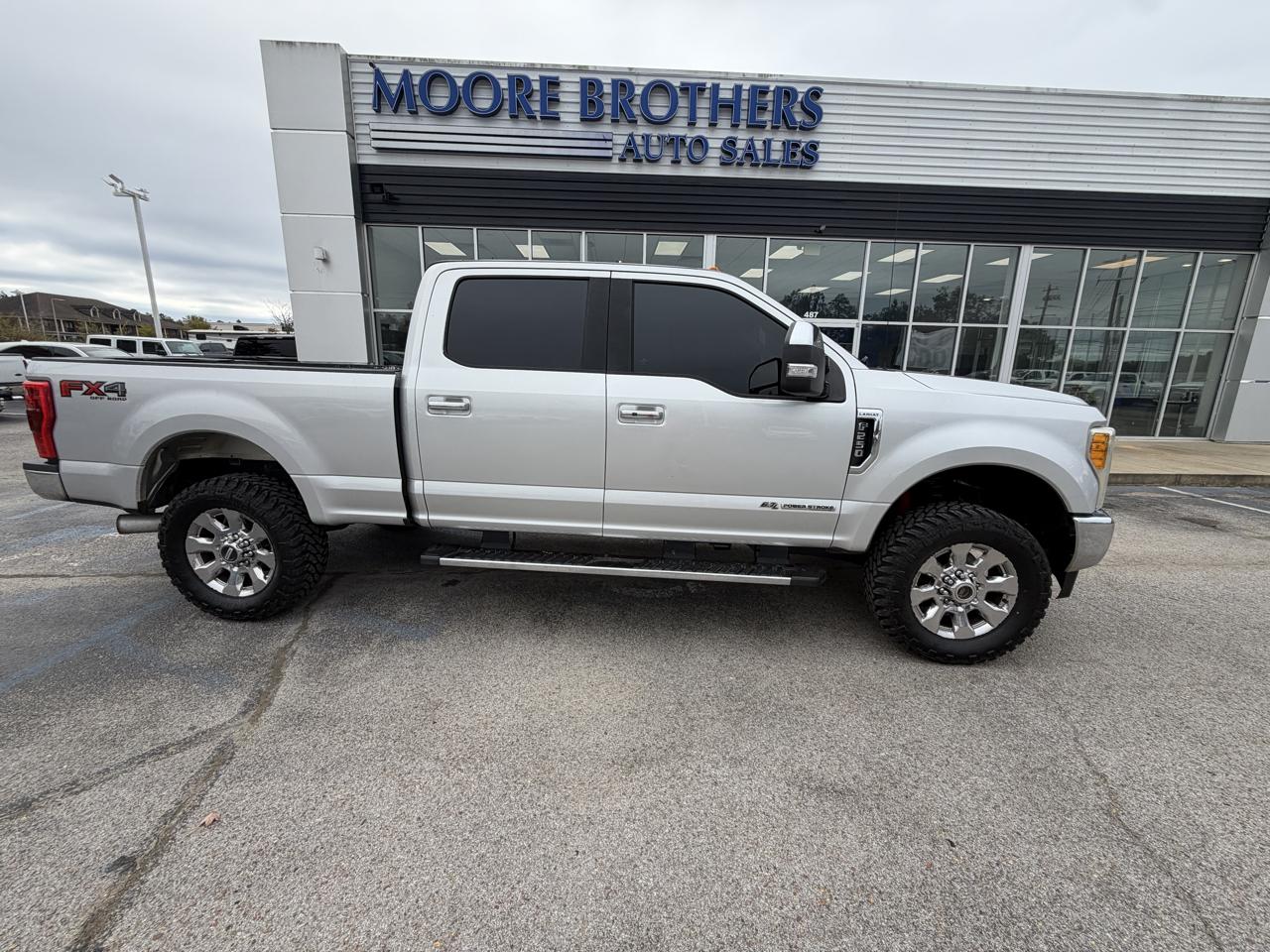 Ford Super Duty F-250 SRW Lariat 4WD SuperCab 8' Box 2017