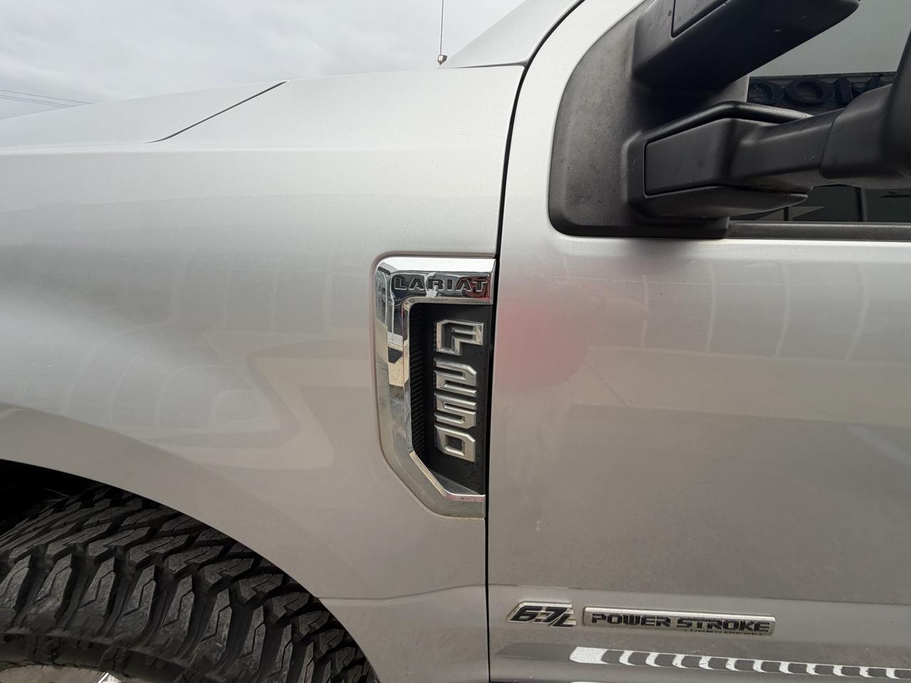 Ford Super Duty F-250 SRW Lariat 4WD SuperCab 8' Box 2017
