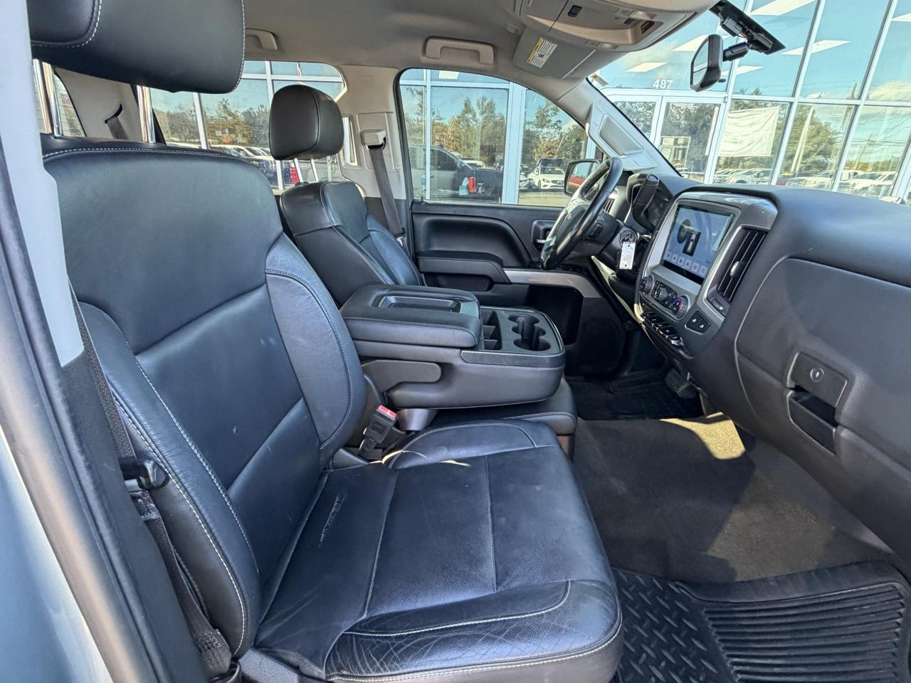 Chevrolet Silverado 1500 4WD Crew Cab 143.5" LT w/2LT 2015