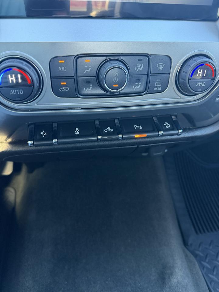 Chevrolet Silverado 1500 4WD Crew Cab 143.5" LT w/2LT 2015