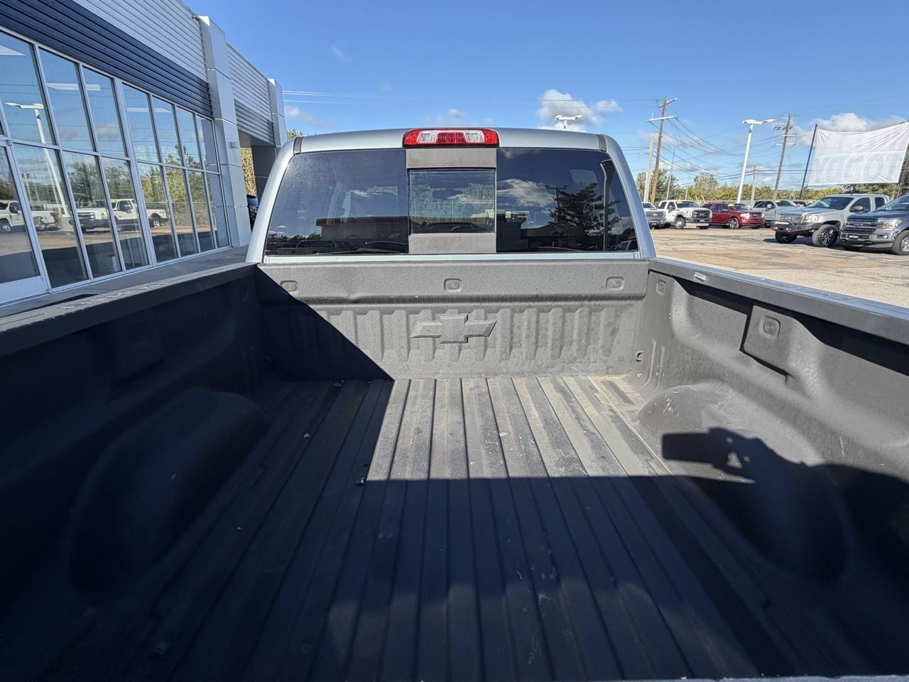 Chevrolet Silverado 1500 4WD Crew Cab 143.5" LT w/2LT 2015