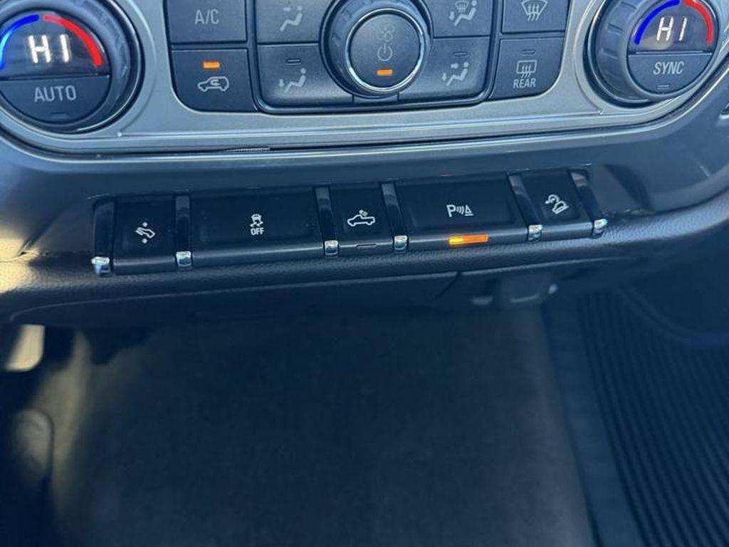 Chevrolet Silverado 1500 4WD Crew Cab 143.5" LT w/2LT 2015