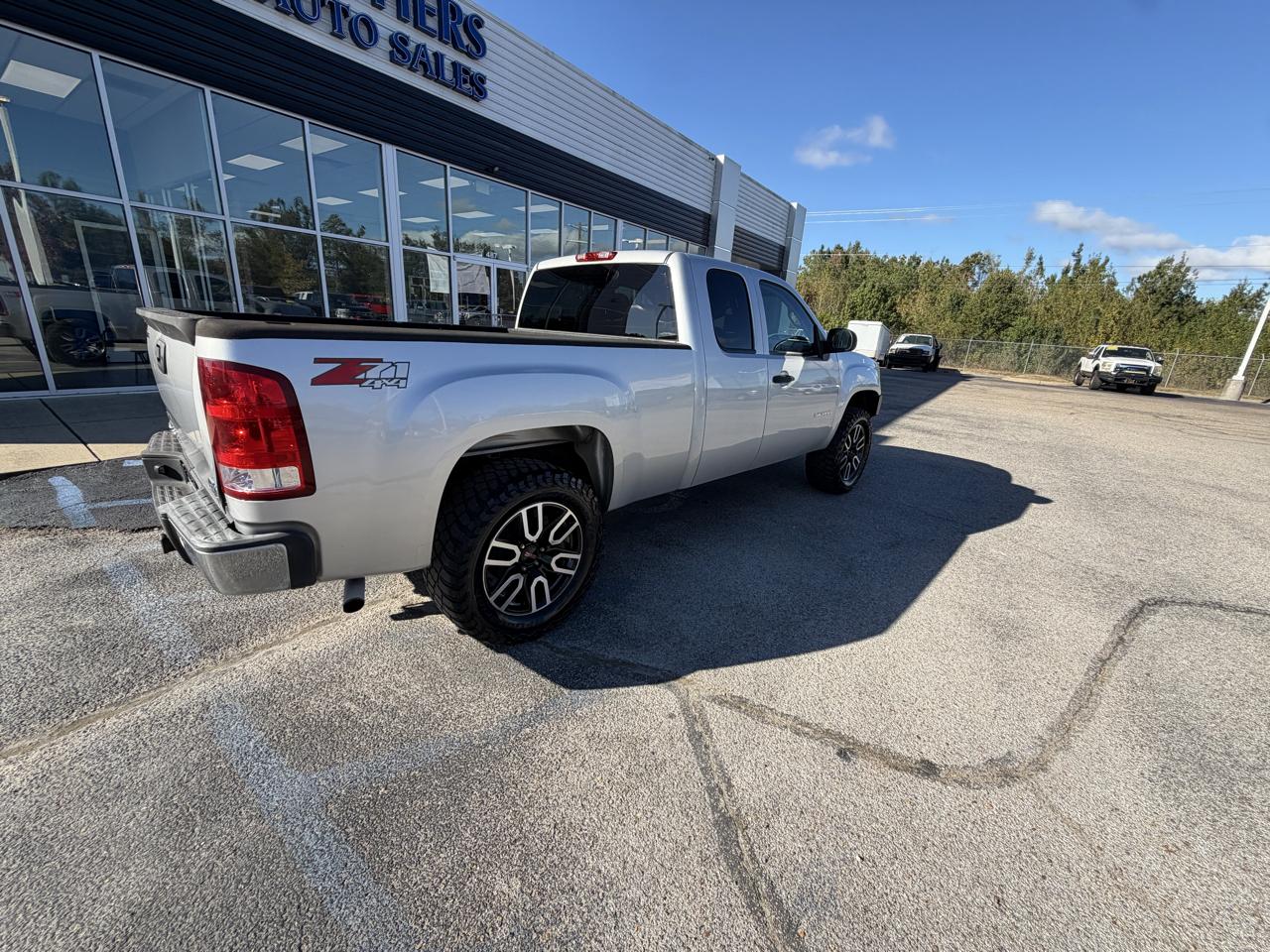 GMC Sierra 1500 4WD Ext Cab 143.5" SLE 2010