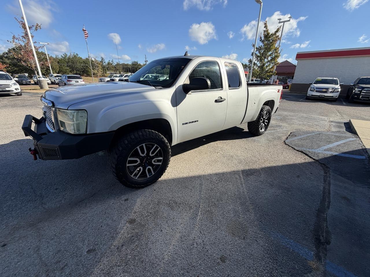 GMC Sierra 1500 4WD Ext Cab 143.5" SLE 2010