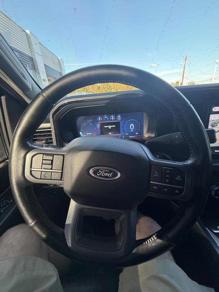 Ford Super Duty F-250 SRW Lariat 4WD Crew Cab 8' Box 2024