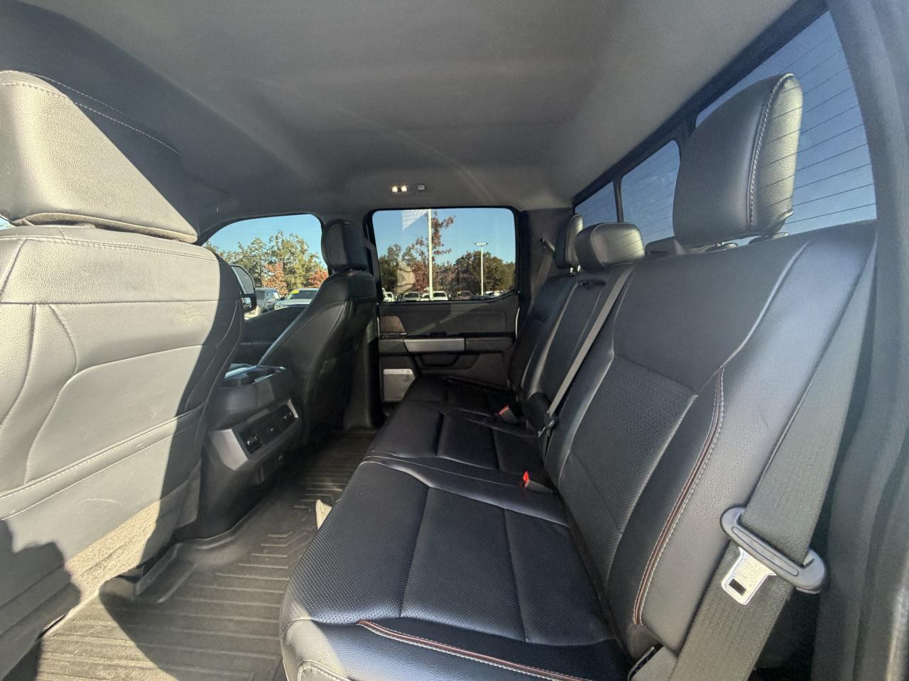Ford Super Duty F-250 SRW Lariat 4WD Crew Cab 8' Box 2024