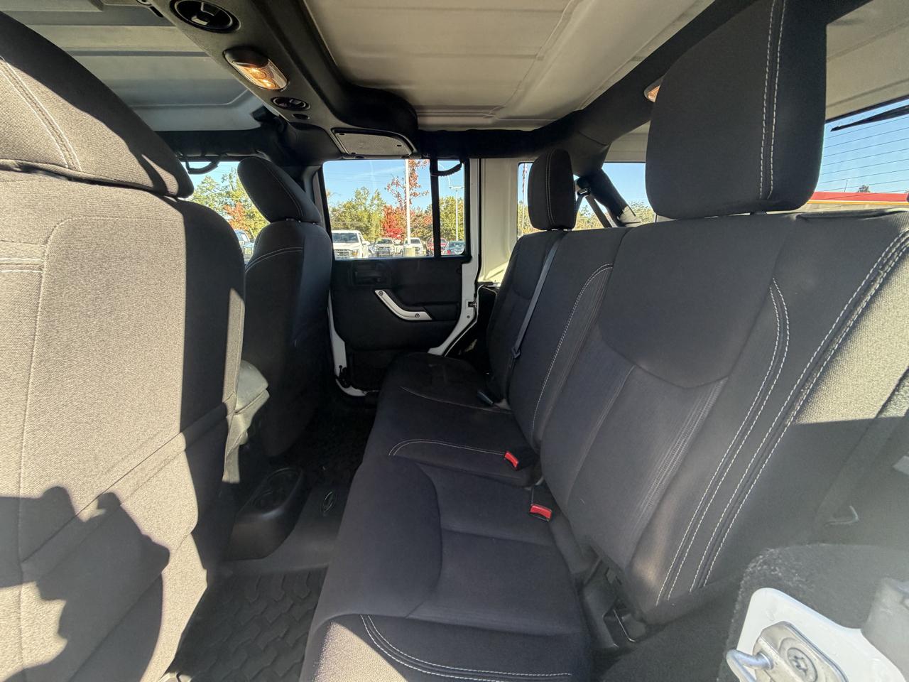 Jeep Wrangler Unlimited 4WD 4dr Sahara 2015