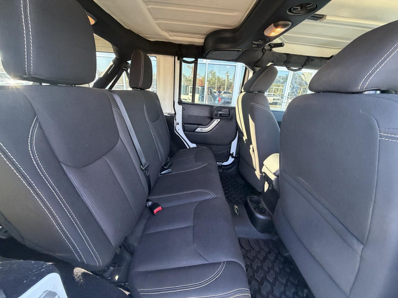 Jeep Wrangler Unlimited 4WD 4dr Sahara 2015