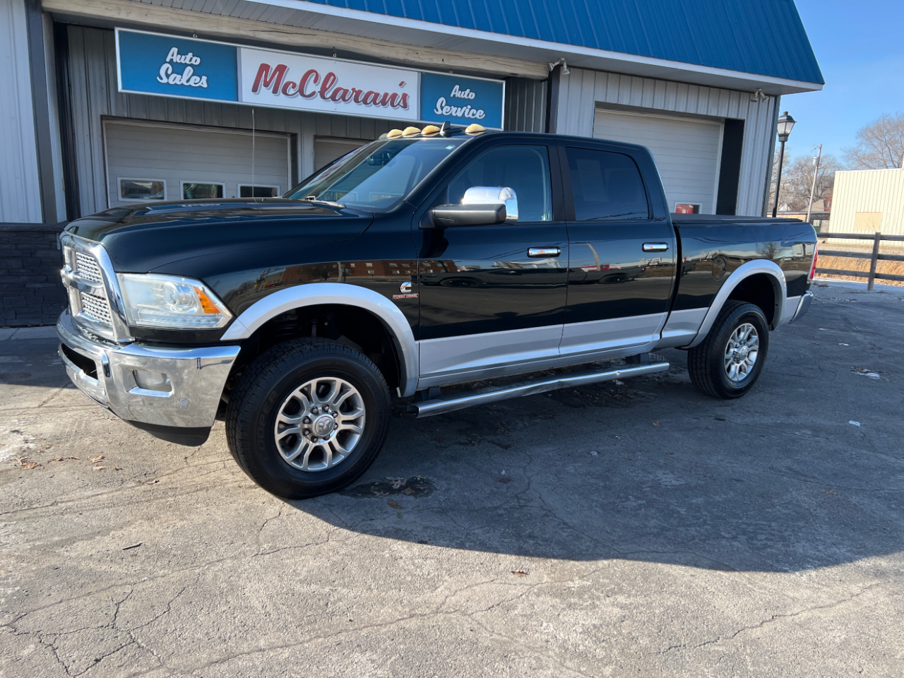 RAM 3500 Laramie Crew Cab SWB 4WD 2016