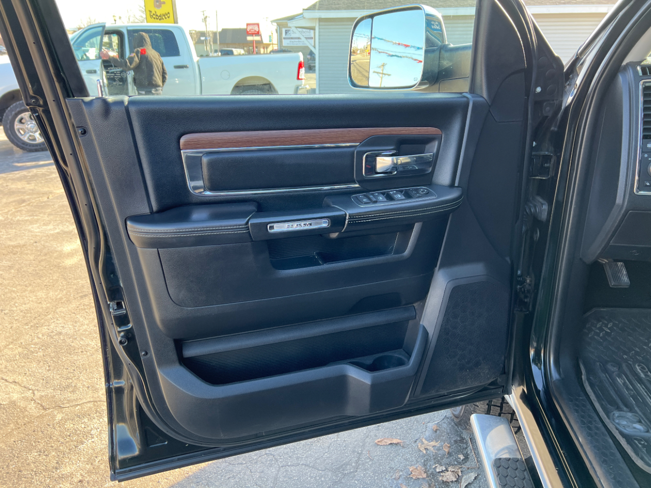 RAM 3500 Laramie Crew Cab SWB 4WD 2016