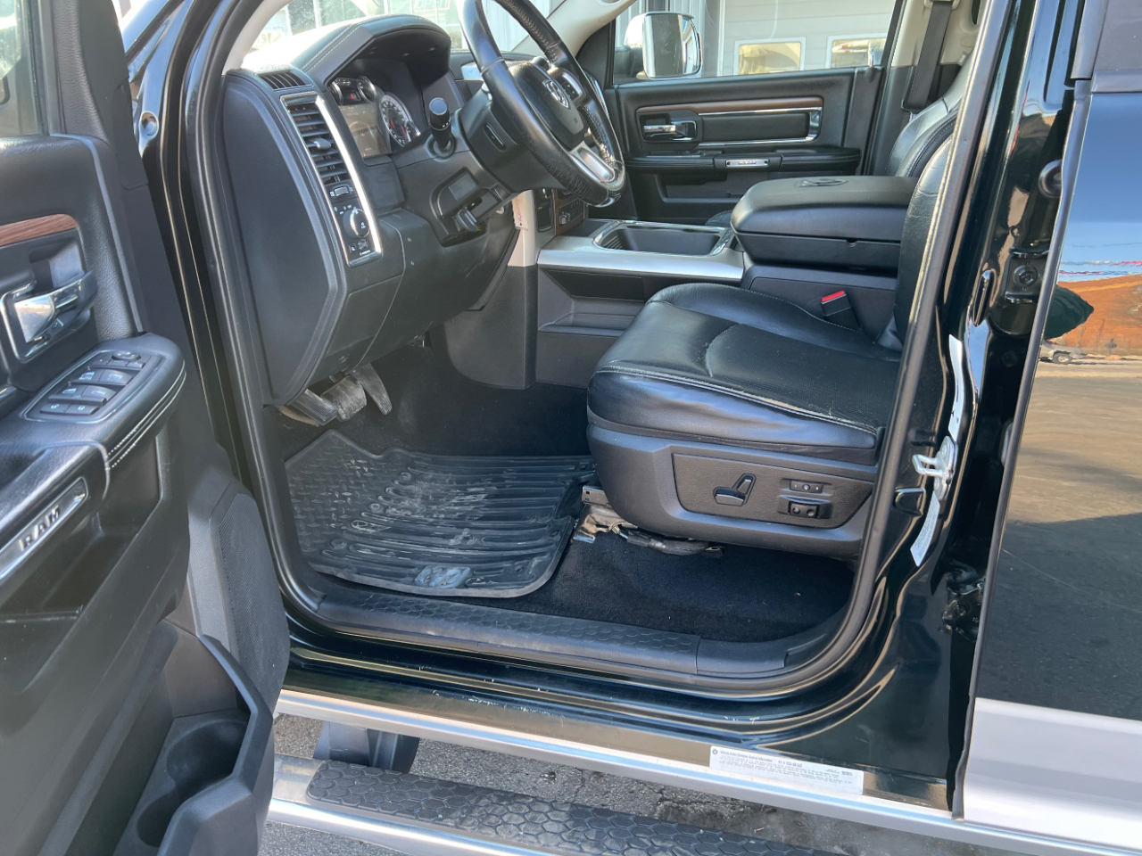 RAM 3500 Laramie Crew Cab SWB 4WD 2016