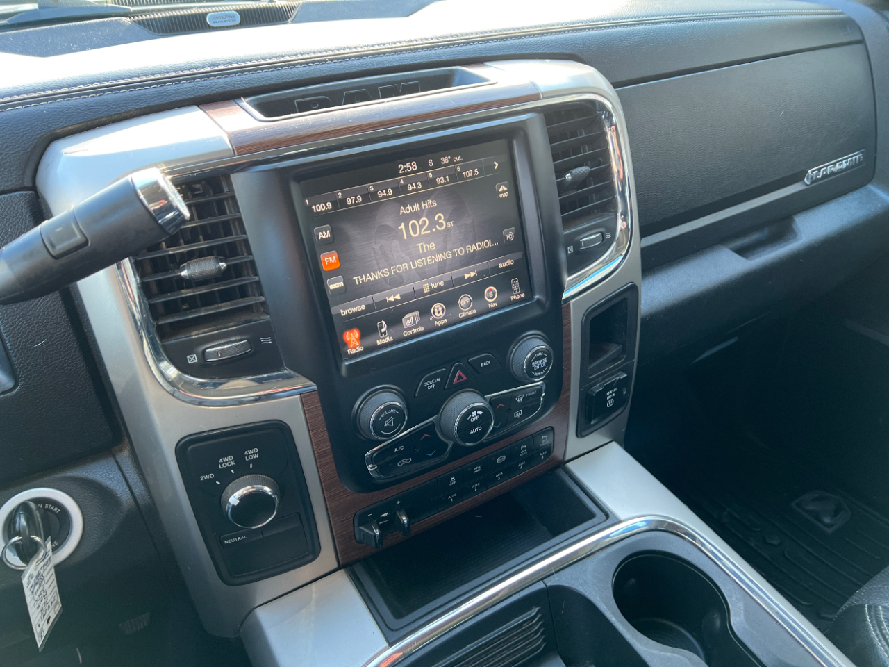 RAM 3500 Laramie Crew Cab SWB 4WD 2016