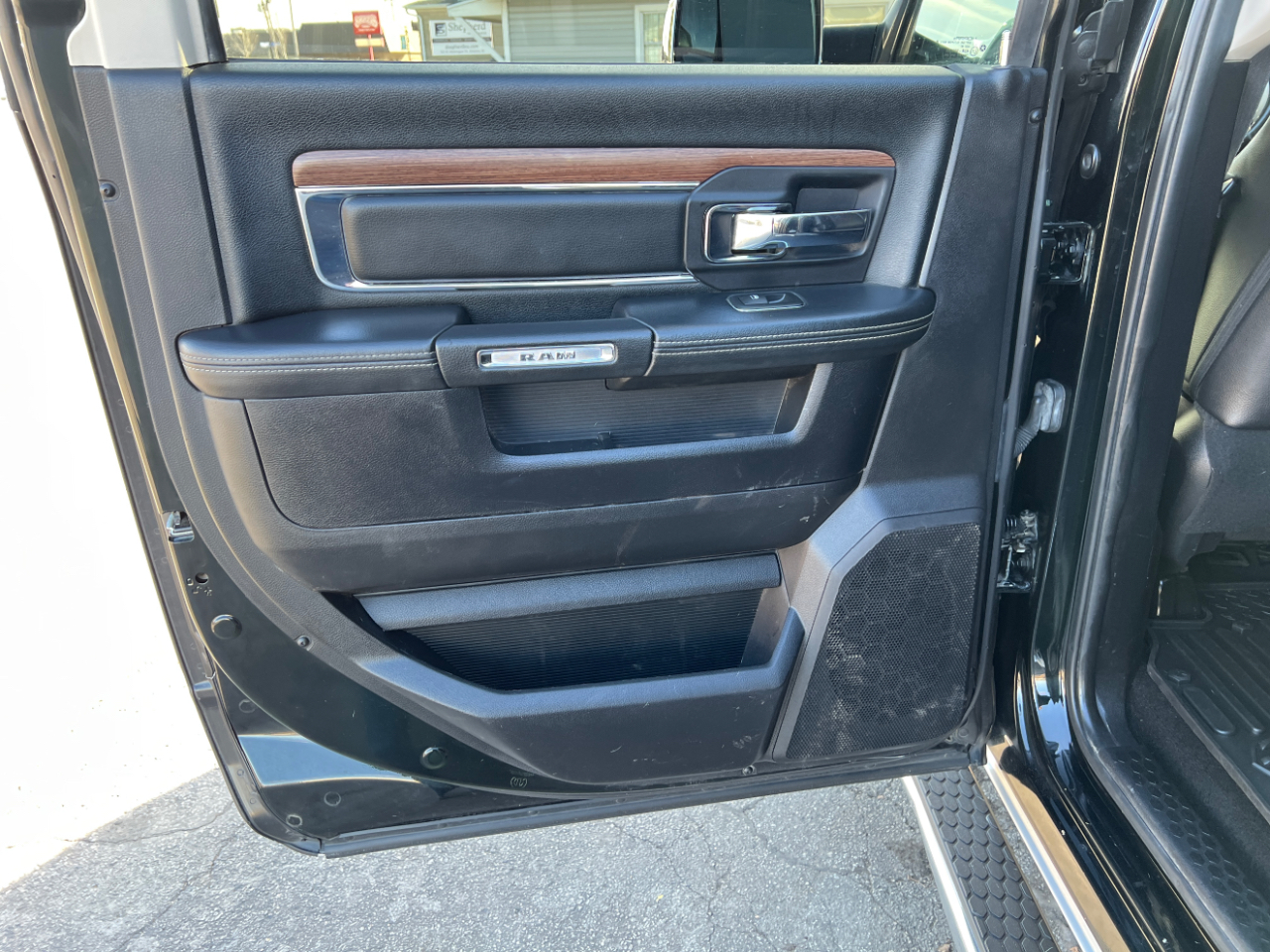 RAM 3500 Laramie Crew Cab SWB 4WD 2016