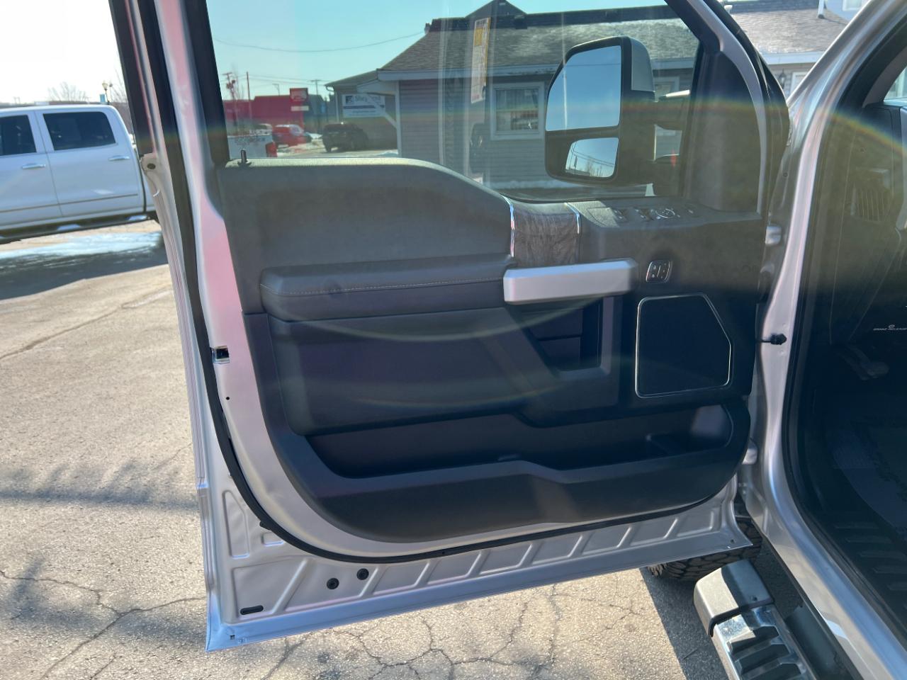 Ford F-250 SD Lariat Crew Cab SWB 4WD 2018