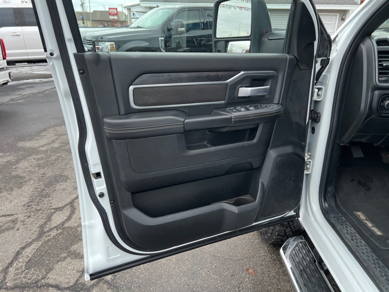 RAM 2500 Tradesman Crew Cab SWB 4WD 2024