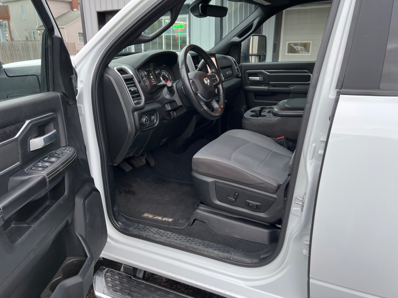 RAM 2500 Tradesman Crew Cab SWB 4WD 2024