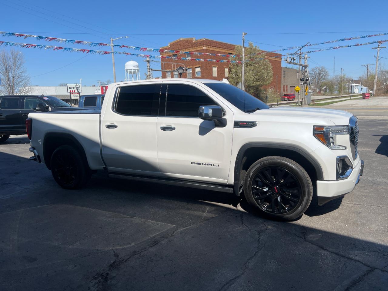 GMC Sierra 1500 4WD Crew Cab 143.5" Denali 2021