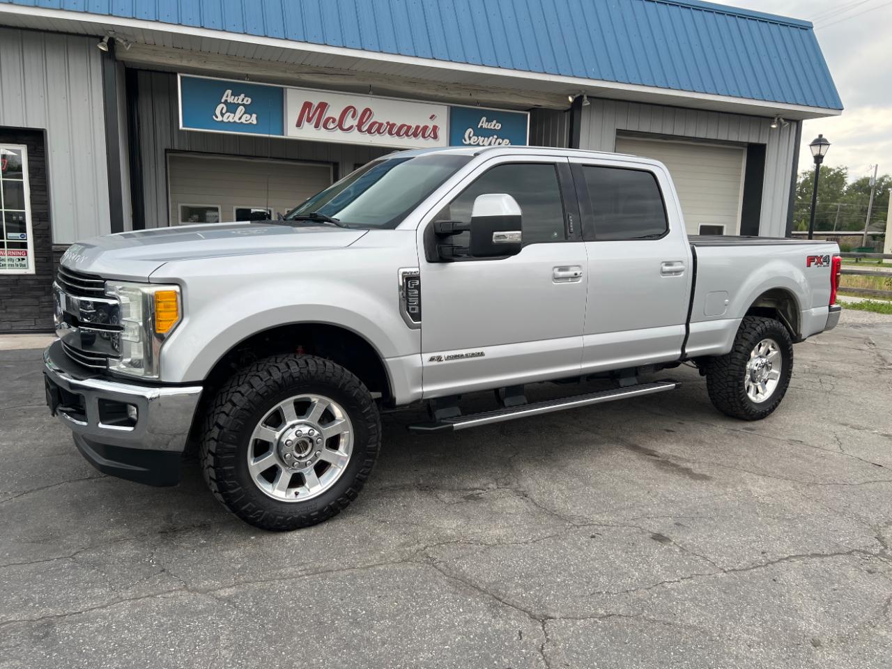 Ford F-250 SD Lariat Crew Cab Short Bed 4WD 2017