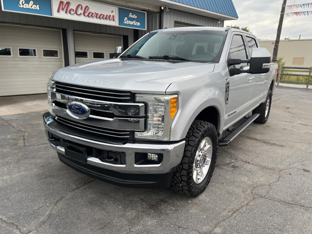 Ford F-250 SD Lariat Crew Cab Short Bed 4WD 2017
