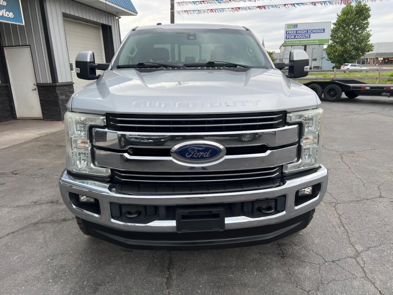 Ford F-250 SD Lariat Crew Cab Short Bed 4WD 2017